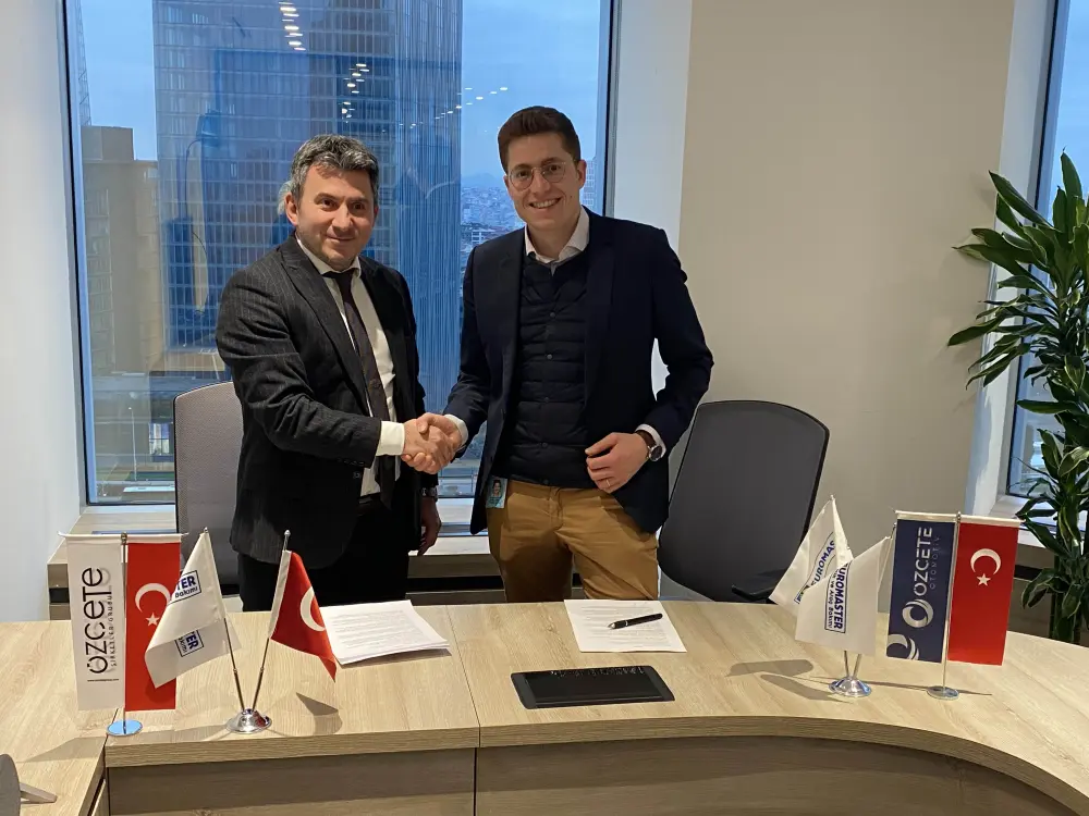 Euromaster Türkiye Genel Müdürü Guillaume Wisselmann ve Özçete Yönetim Kurulu Başkan Yardımcısı Ali Özçete